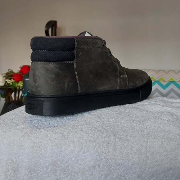 Shoes - Picture 2 of 4